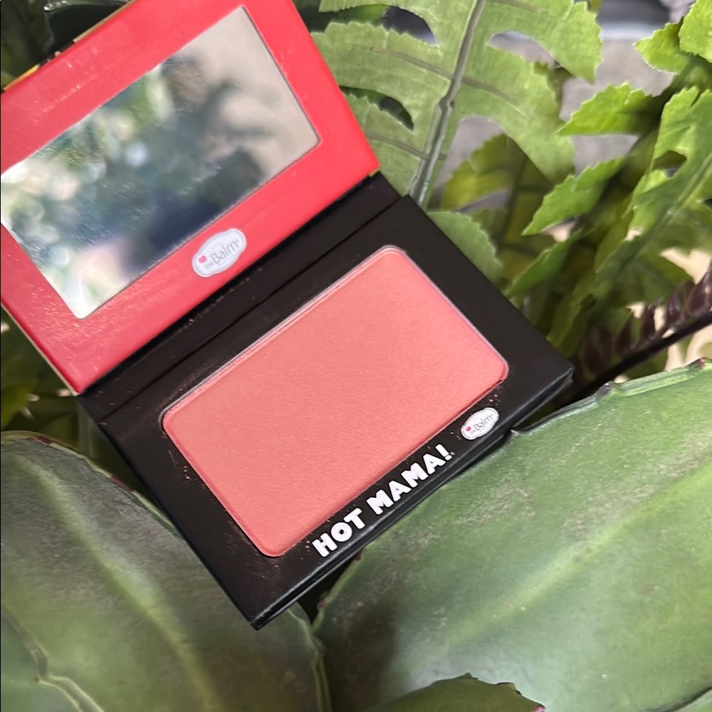 theBalm Hot Mama~Blush and Bronzer Contour Makeup compact